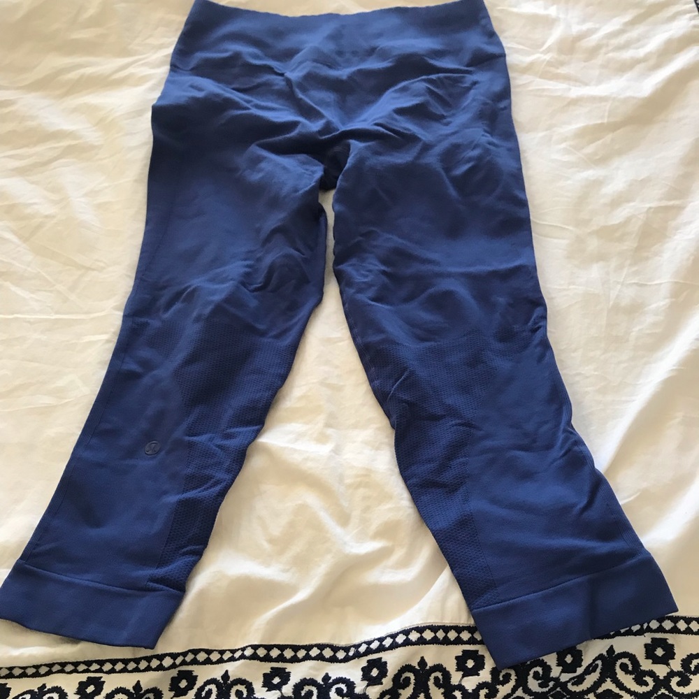 Cute blue lululemon workout 3/4 length pants
